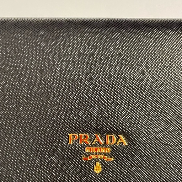 Authentic Prada wallet on chain - Picture 4 of 15